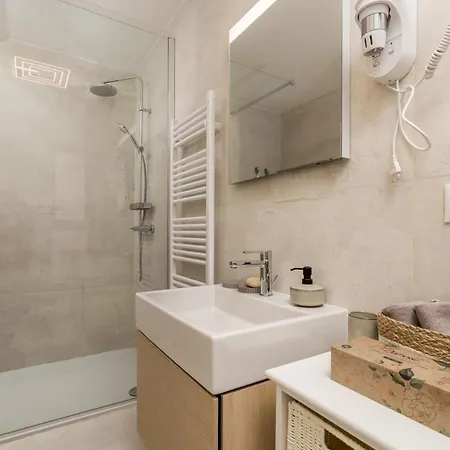 Luxury Center -50m To The Sea أوباتيا