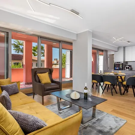 Luxury Center -50m To The Sea Apartman *